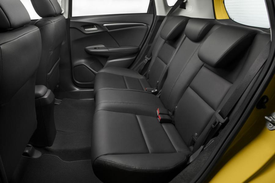 Интерьер Honda Fit Sport 2017 года  (NA) (фото 12 из 71)
